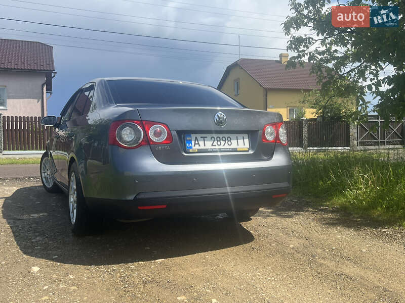 Седан Volkswagen Jetta 2006 в Калуше