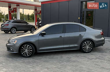 Седан Volkswagen Jetta 2016 в 