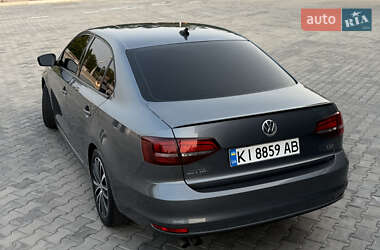 Седан Volkswagen Jetta 2016 в 