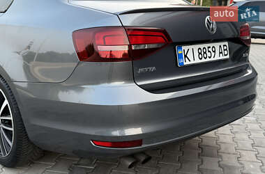 Седан Volkswagen Jetta 2016 в 