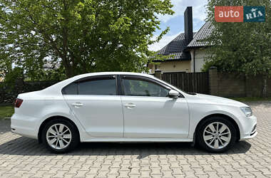 Седан Volkswagen Jetta 2016 в 