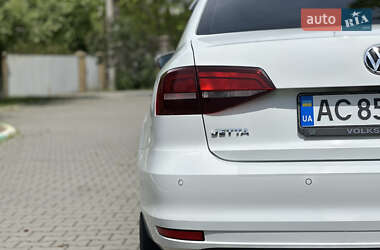 Седан Volkswagen Jetta 2016 в 