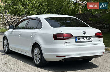 Седан Volkswagen Jetta 2016 в 