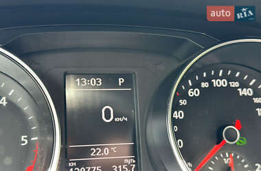 Седан Volkswagen Jetta 2016 в 