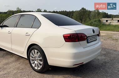 Седан Volkswagen Jetta 2011 в 
