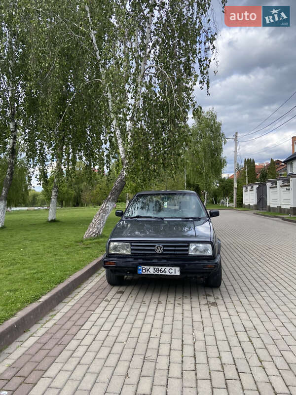 Седан Volkswagen Jetta 1988 в Ровно