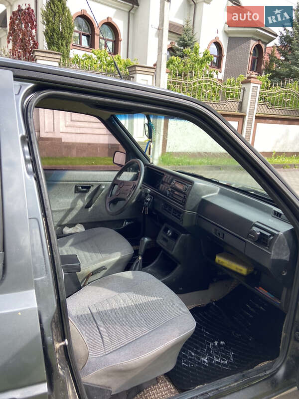 Седан Volkswagen Jetta 1988 в Ровно