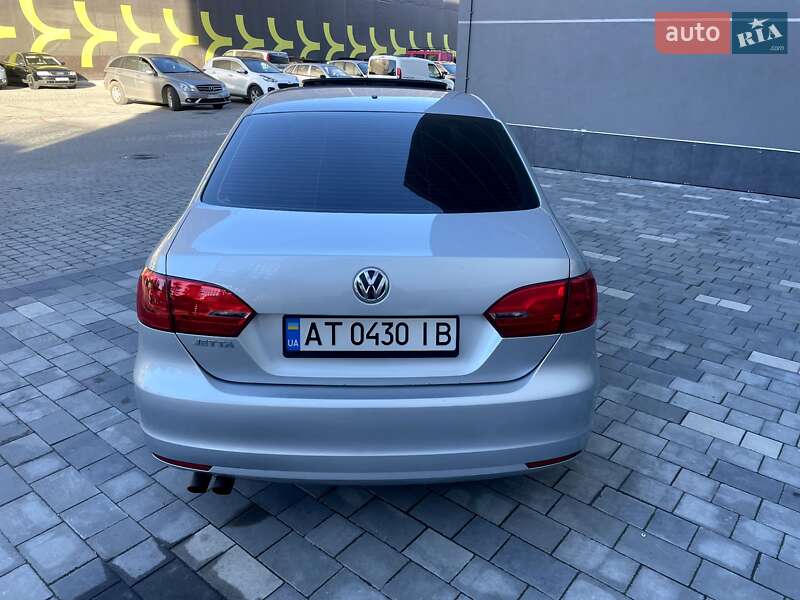 Седан Volkswagen Jetta 2013 в Івано-Франківську