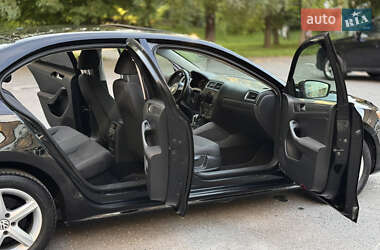 Седан Volkswagen Jetta 2011 в 