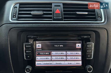 Седан Volkswagen Jetta 2011 в 
