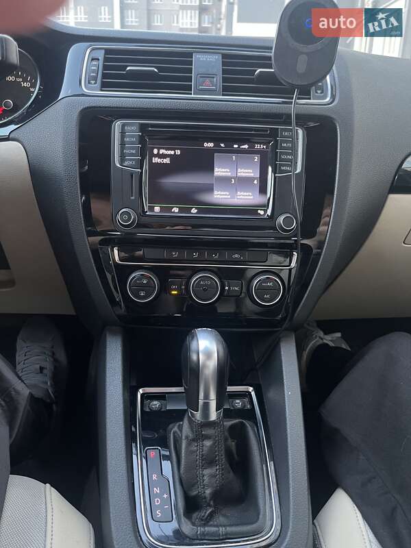Седан Volkswagen Jetta 2016 в Чернигове