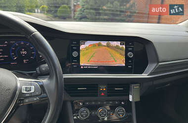 Седан Volkswagen Jetta 2018 в 