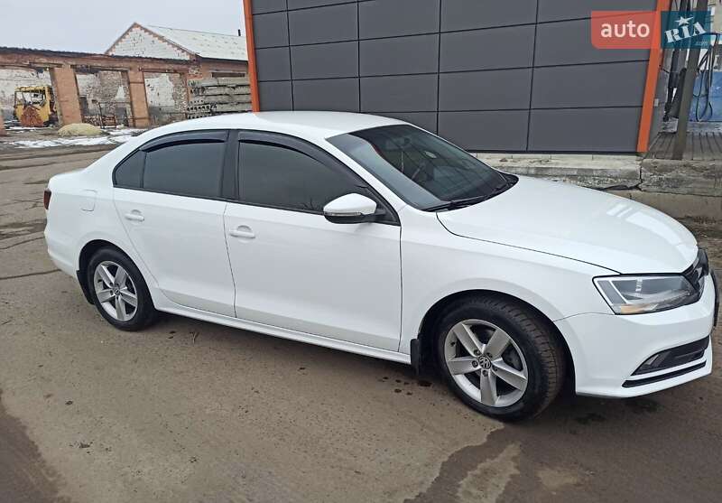 Седан Volkswagen Jetta 2016 в 