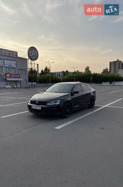 Седан Volkswagen Jetta 2016 в 