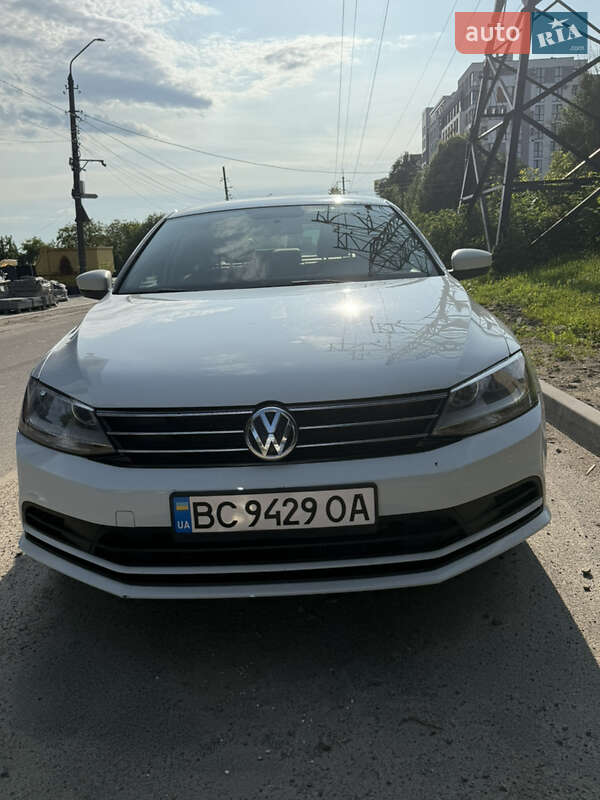 Седан Volkswagen Jetta 2016 в 