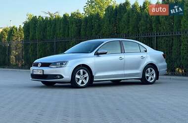 Седан Volkswagen Jetta 2011 в 