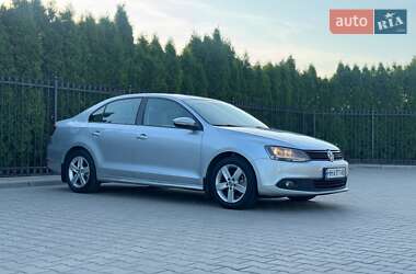 Седан Volkswagen Jetta 2011 в 