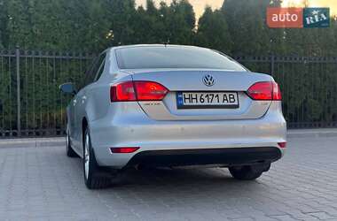 Седан Volkswagen Jetta 2011 в 
