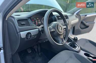 Седан Volkswagen Jetta 2011 в 