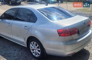 Седан Volkswagen Jetta 2012 в 