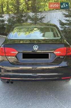 Седан Volkswagen Jetta 2013 в 