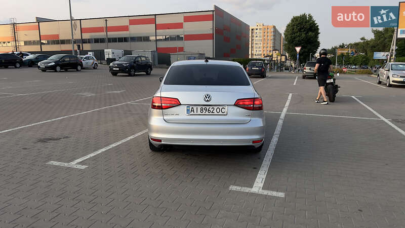 Седан Volkswagen Jetta 2015 в Києві