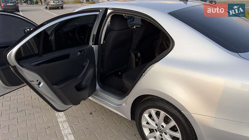 Седан Volkswagen Jetta 2015 в Києві