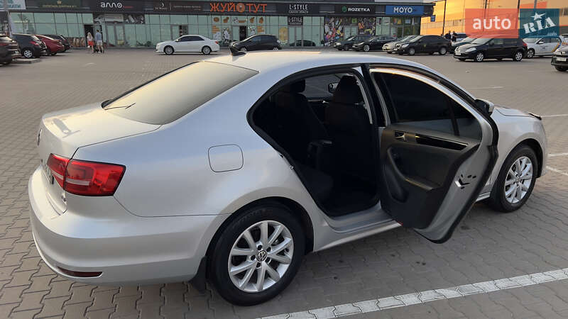 Седан Volkswagen Jetta 2015 в Києві