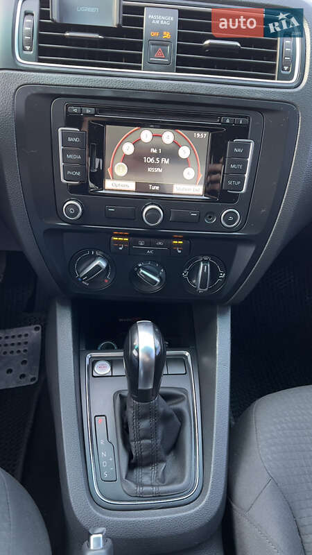 Седан Volkswagen Jetta 2015 в Києві
