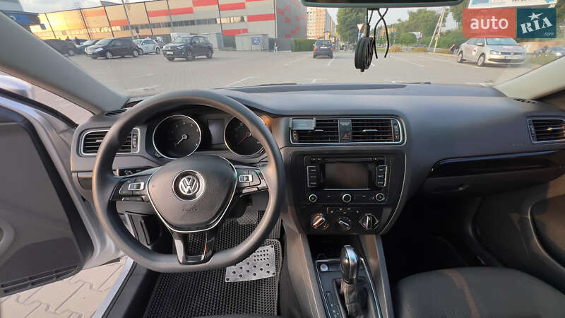 Седан Volkswagen Jetta 2015 в Києві