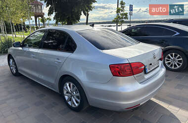 Седан Volkswagen Jetta 2011 в 
