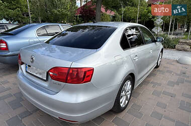 Седан Volkswagen Jetta 2011 в 