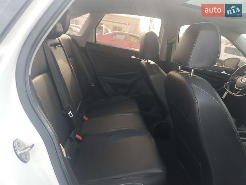 Седан Volkswagen Jetta 2019 в Львове