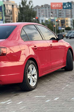 Седан Volkswagen Jetta 2012 в 