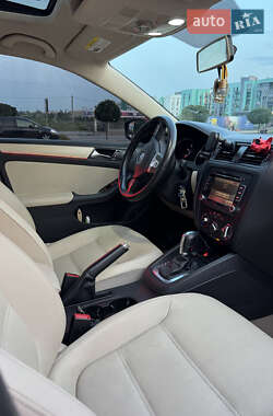 Седан Volkswagen Jetta 2012 в 