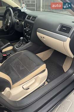 Седан Volkswagen Jetta 2012 в 