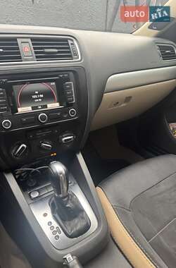 Седан Volkswagen Jetta 2012 в 