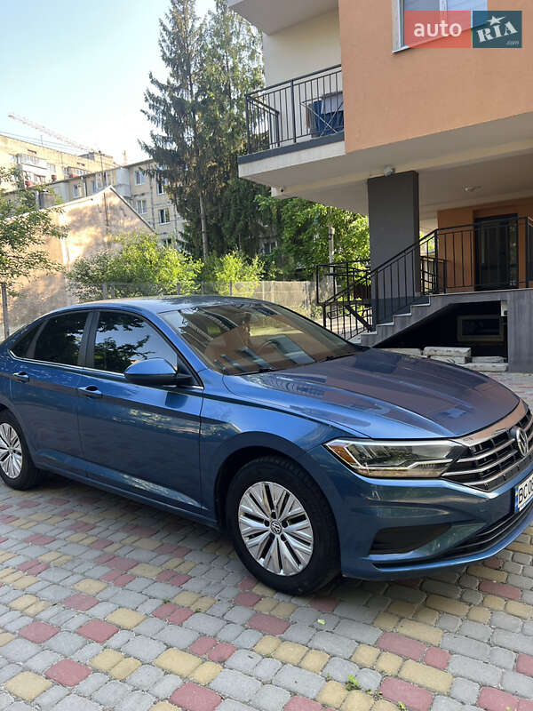 Седан Volkswagen Jetta 2018 в 