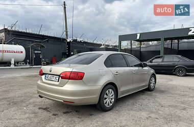 Седан Volkswagen Jetta 2013 в 