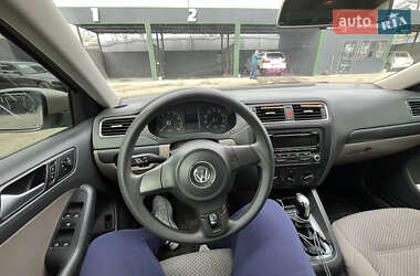 Седан Volkswagen Jetta 2013 в 