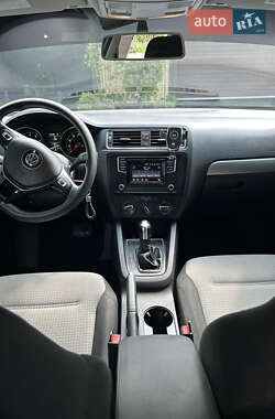 Седан Volkswagen Jetta 2017 в 