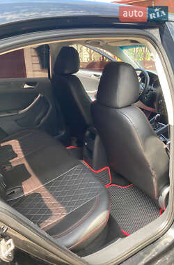 Седан Volkswagen Jetta 2015 в 