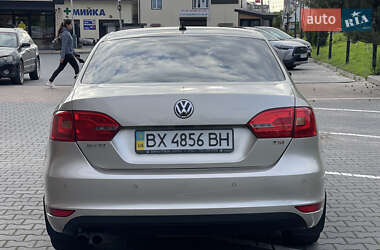 Седан Volkswagen Jetta 2012 в 