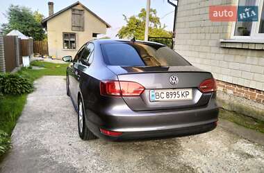 Седан Volkswagen Jetta 2013 в 