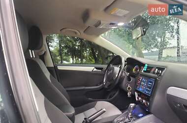 Седан Volkswagen Jetta 2013 в 