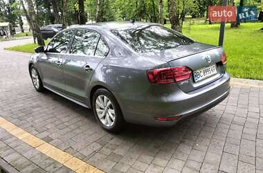 Седан Volkswagen Jetta 2013 в 