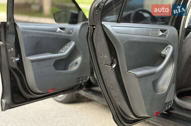 Седан Volkswagen Jetta 2011 в 