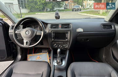 Седан Volkswagen Jetta 2011 в 