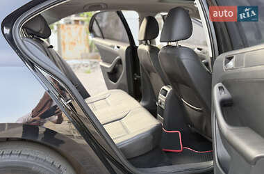Седан Volkswagen Jetta 2011 в 