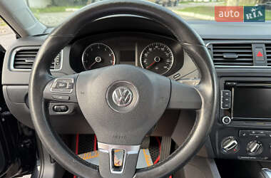 Седан Volkswagen Jetta 2011 в 